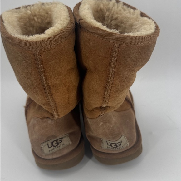 UGG Classic Short Shearling Boots Women’s 8 Chestnut Tan Suede Sheepskin Flaw‎ - Picture 5 of 10